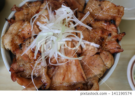 碗豬肉 碗豬肉 141190574