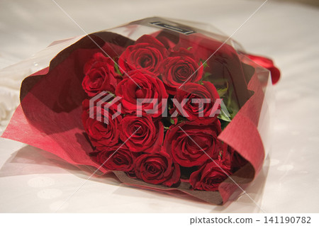一朵紅色花花束 一朵紅色花花束 141190782