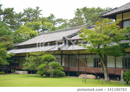 傳統的日本庭園與建築 傳統的日本庭園與建築 141190783