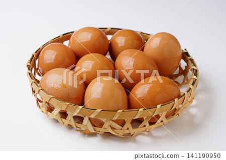 Raw egg pack (food ingredient) Raw egg pack (food ingredient) 141190950