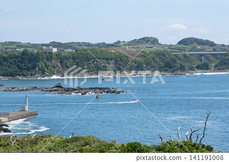 A view of the sea and land from Jogashima Island in Miura City, Kanagawa Prefecture, towards Miyagawa Bay. A view of the sea and land from Jogashima Island in Miura City, Kanagawa Prefecture, towards Miyagawa Bay. 141191008