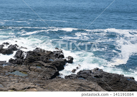 Waves crashing against the shore of Jogashima, Miura City, Kanagawa Prefecture 141191084
