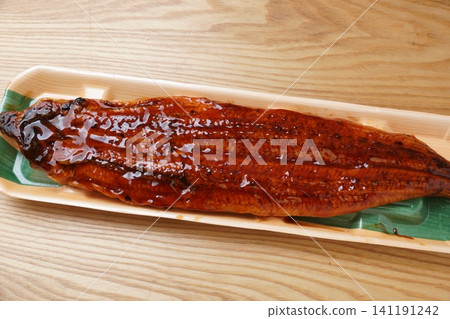包裝好的烤鰻魚 包裝好的烤鰻魚 141191242