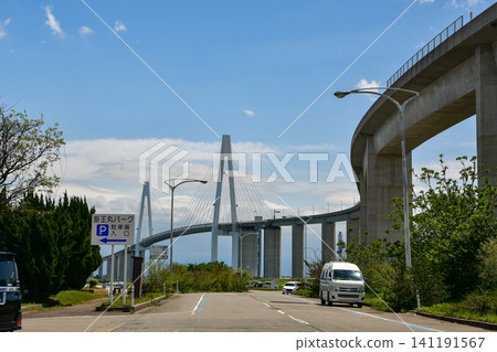 The road leading to Shinminato Bridge and Kaiomaru Park 141191567