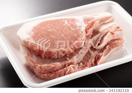 [Miyagi Prefecture-produced Sangen Pork] Thick-cut loin 141192110