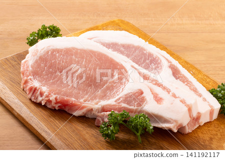 [Miyagi Prefecture-produced Sangen Pork] Thick-cut loin 141192117