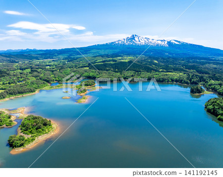 Mount Chokai and Ooyachi Pond (Yurihonjo City, Akita Prefecture) Mount Chokai and Ooyachi Pond (Yurihonjo City, Akita Prefecture) 141192145