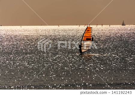 Plum blossoms in Shonan bustling with windsurfers 141192243