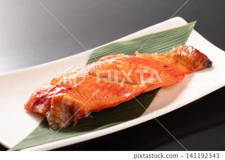 [Domestically produced flounder] Grilled flounder marinated in mirin 141192343