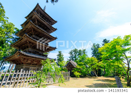 新潟縣佐渡市佐渡島蓮華王山妙泉寺初夏景色 新潟縣佐渡市佐渡島蓮華王山妙泉寺初夏景色 141193341
