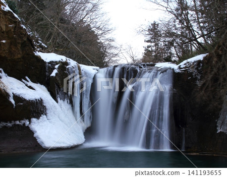 Frozen Waterfall Frozen Waterfall 141193655