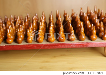 Lots of wooden mini gourd carvings (2) Lots of wooden mini gourd carvings (2) 141197871