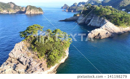A magnificent panoramic view of Dogashima Island in West Izu, stretching all the way to Sanshiro Island. A magnificent panoramic view of Dogashima Island in West Izu, stretching all the way to Sanshiro Island. 141198279