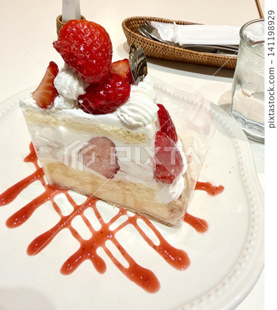 Strawberry shortcake to enjoy at a cafe 141198929