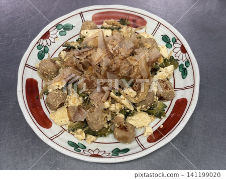 苦瓜、雞肉丸、炒菜 苦瓜、雞肉丸、炒菜 141199020