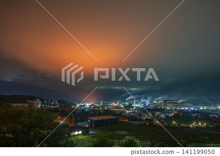 日本北海道室蘭市的夜景非常美麗。 日本北海道室蘭市的夜景非常美麗。 141199050