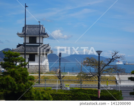 從高松城遺址的月見櫓塔上眺望報時鐘及周圍景色 - 香川縣高松市 從高松城遺址的月見櫓塔上眺望報時鐘及周圍景色 - 香川縣高松市 141200090