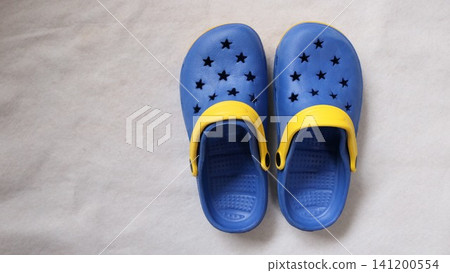 兒童款 Crocs 風格涼鞋 兒童款 Crocs 風格涼鞋 141200554