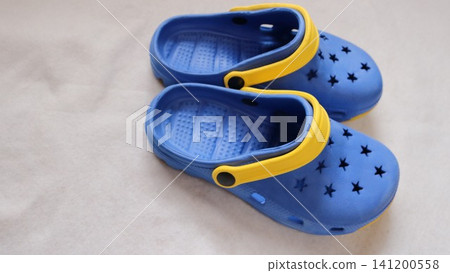 兒童款 Crocs 風格涼鞋 兒童款 Crocs 風格涼鞋 141200558
