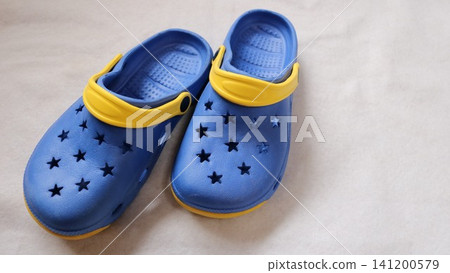 兒童款 Crocs 風格涼鞋 兒童款 Crocs 風格涼鞋 141200579