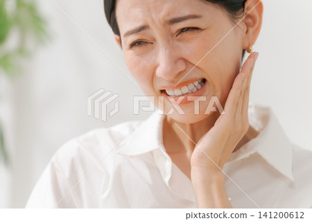 A woman suffering from tooth pain A woman suffering from tooth pain 141200612