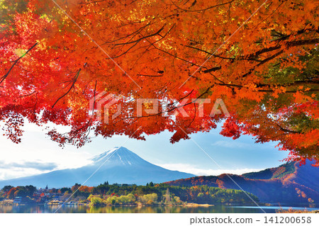 秋葉和富士山 141200658