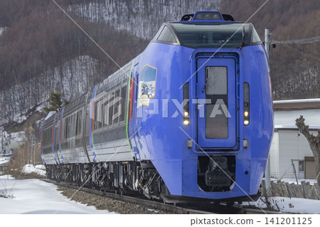 The Limited Express Okhotsk running on the Sekihoku Line The Limited Express Okhotsk running on the Sekihoku Line 141201125