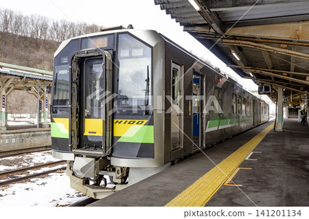 A diesel railcar stopped at Engaru Station. A diesel railcar stopped at Engaru Station. 141201134