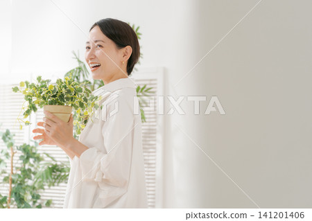 Middle woman with houseplant 141201406