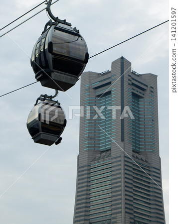 A vertical view of the ropeway gondola and Yokohama Landmark Tower. 141201597