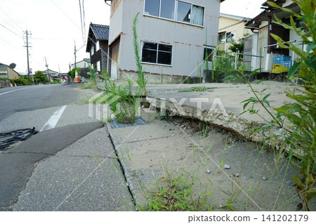 Earthquakes and liquefaction 141202179
