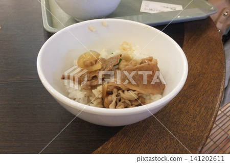 味噌醬炒豬肉薑飯。 味噌醬炒豬肉薑飯。 141202611