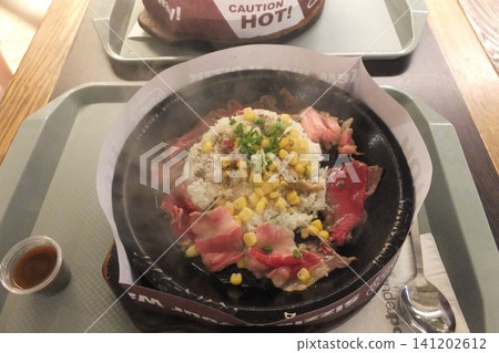 烤肉蒜蓉炒飯 烤肉蒜蓉炒飯 141202612