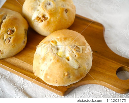 Walnut and cheese whole wheat bread Walnut and cheese whole wheat bread 141203375