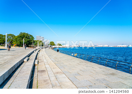 [Kanagawa Prefecture] Yokohama Minato Mirai Rinko Park under a refreshing blue sky 141204560