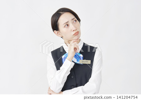 女性員工，接待員/銀行職員，神情憂鬱，白色背景。 141204754