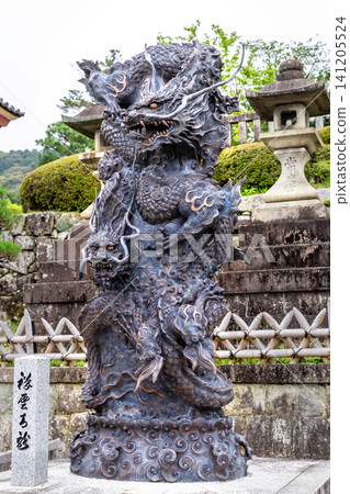 Ornate japanese dragon sculpture kiyomizu dera Kyoto 141205524