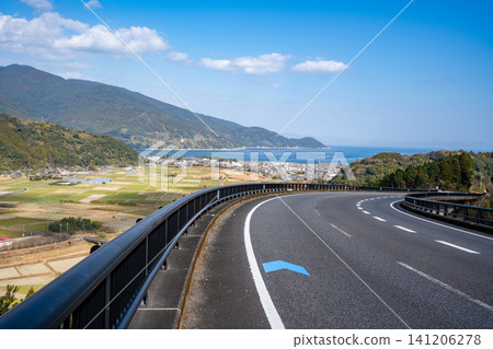 從木星橋(木茂月町)看到的內之浦市街景 從木星橋(木茂月町)看到的內之浦市街景 141206278