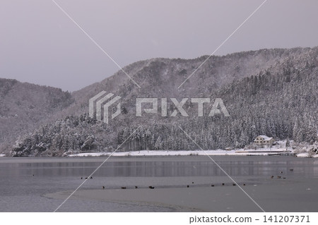 Lake and mountains in a snowy landscape Lake and mountains in a snowy landscape 141207371