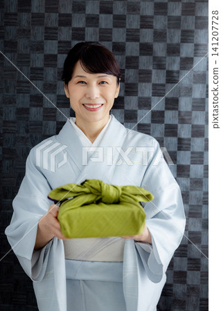 Kimono women with wrapping cloth Kimono women with wrapping cloth 141207728