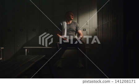 Athlete With Limb Loss Retreats to Dressing Room to Restore Energy Athlete With Limb Loss Retreats to Dressing Room to Restore Energy 141208171
