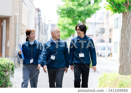 支持社區的工作人員 支持社區的工作人員 141209980