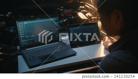 Dual Screen Vehicle Telemetry Monitoring and Real Time Data Analysis Dual Screen Vehicle Telemetry Monitoring and Real Time Data Analysis 141210254