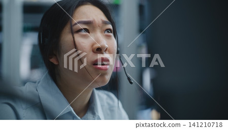 Professional Broker Reacts Emotionally After Receiving Negative Market Updates Professional Broker Reacts Emotionally After Receiving Negative Market Updates 141210718