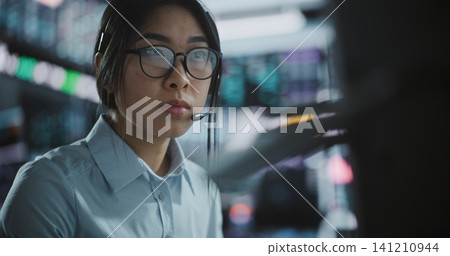 Strategic Female Making Calculated Investment Decisions in Global Digital Exchange Strategic Female Making Calculated Investment Decisions in Global Digital Exchange 141210944