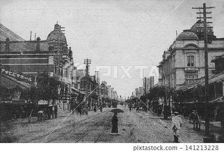 Old photograph, 1918-1933, Sakaemachi Street in Nagoya (near Sakaemachi on Hirokoji Street, with the Bank of Japan Nagoya Branch on the left). Old photograph, 1918-1933, Sakaemachi Street in Nagoya (near Sakaemachi on Hirokoji Street, with the Bank of Japan Nagoya Branch on the left). 141213228