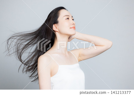 一個女人在風中吹 一個女人在風中吹 141213377