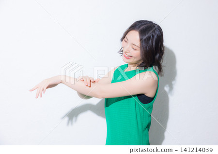 Women doing UV care 141214039
