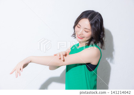 Women doing UV care Women doing UV care 141214042