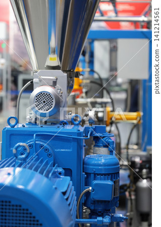 motor and hopper of plastic extruder machine motor and hopper of plastic extruder machine 141214561